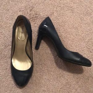 Navy blue work heels